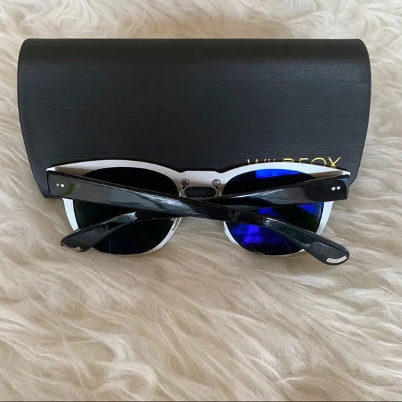 Wildfox ultra Fox matte silver sunglasses display picture 1